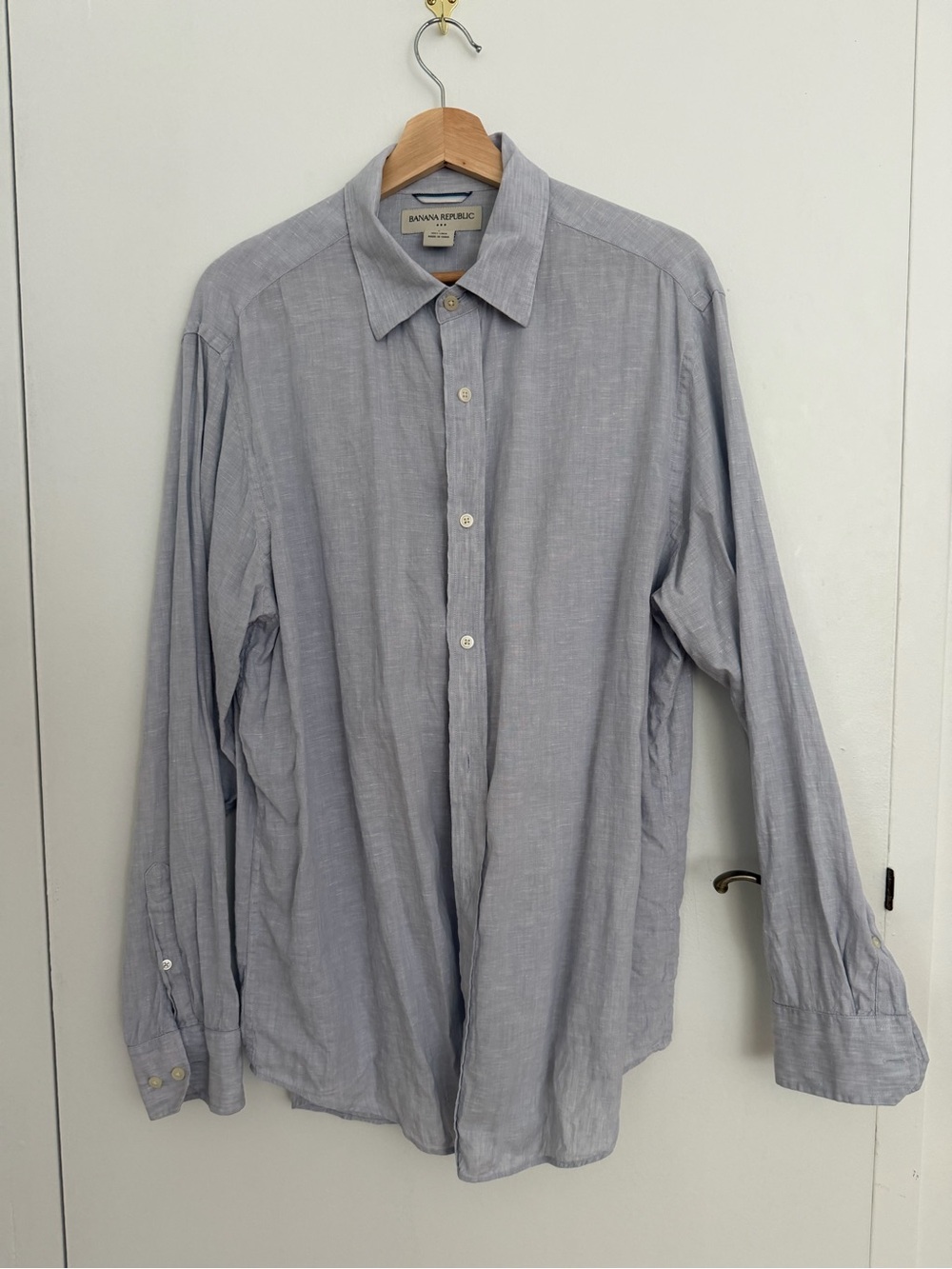 Banana Republic Men's Pale Blue Button-Up Dress Shirt